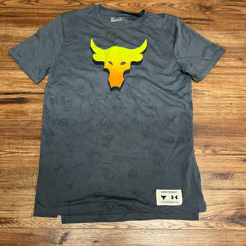 Under armor project rock tshirt.  Activated when wet